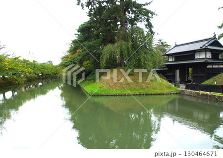 弘前城址公園(旧弘前城)の弘前城追手門 弘前城址公園(旧弘前城)の弘前城追手門 130464671