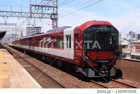 近鉄奈良線 今里駅を発車する8A系電車 近鉄奈良線 今里駅を発車する8A系電車 130465006