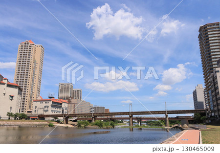 宝塚市　武庫川と今津線の鉄橋 130465009