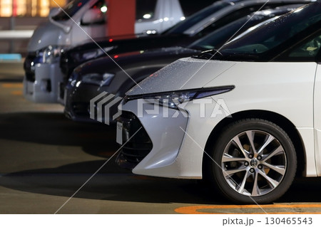 駐車場の自動車　イメージ 130465543