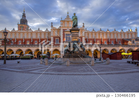 クラクフ中央市場広場 130466195