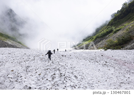 猿倉から白馬岳への大雪渓ルート 130467801
