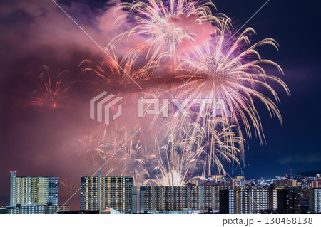 【滋賀県大津市】びわ湖大花火大会 煙 【滋賀県大津市】びわ湖大花火大会 煙 130468138