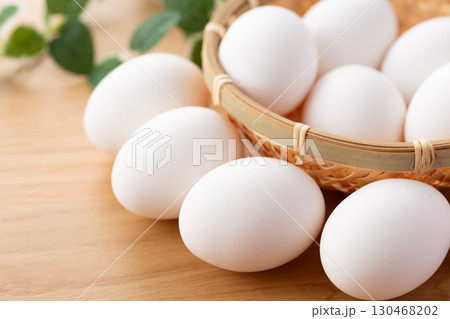 白い卵 130468202