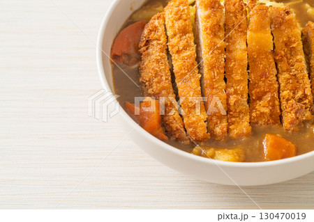 curry ramen noodles with tonkatsu fried pork cutlet 130470019