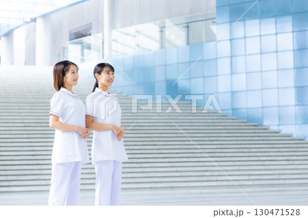 医療　女性看護師のポートレート　 130471528