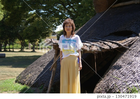 夏の遺跡公園でポートレート 播磨町大中遺跡 夏の遺跡公園でポートレート 播磨町大中遺跡 130471919