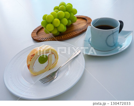 シャインマスカットのロールケーキ　シャインマスカット　珈琲 130472033