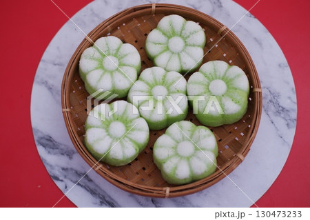 Delicious Flower Shaped Steamed Cakes 130473233