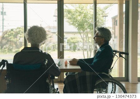 高齢者施設の入居者 高齢者施設の入居者 130474373