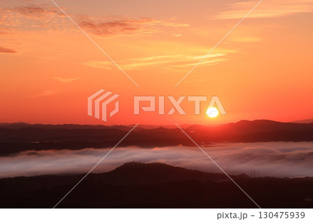 雲海と日の出6588 130475939
