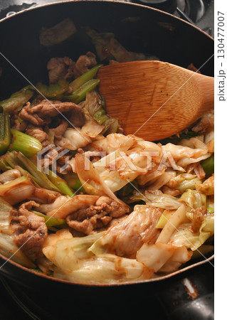 回鍋肉を作っている様子 回鍋肉を作っている様子 130477007