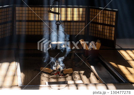 【光芒素材】冬の風物詩・妻籠宿脇本陣奥谷の光芒【長野県】 【光芒素材】冬の風物詩・妻籠宿脇本陣奥谷の光芒【長野県】 130477278