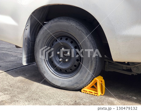 Car Wheel Chock Preventing Vehicle from Rolling 130479132