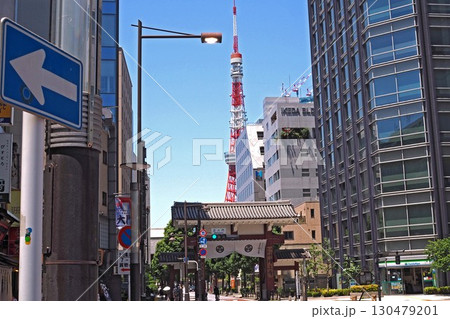 増上寺の大門と東京タワー【東京都港区】 130479201