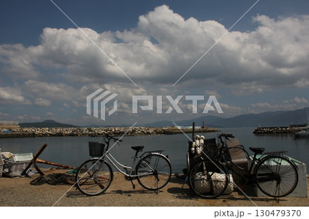 自転車で海の見える風景 130479370