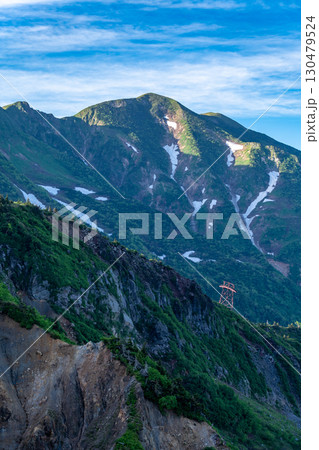 砂防新道の甚之助避難小屋から見る別山　初夏の白山御前峰登山（黒ボコ岩コース） 130479524