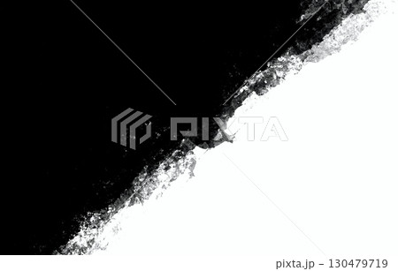 黒と白のブラシストローク抽象背景、荒々しいモノクロデザイン 130479719