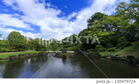 駿河城の紅葉山庭園の夏 130479724
