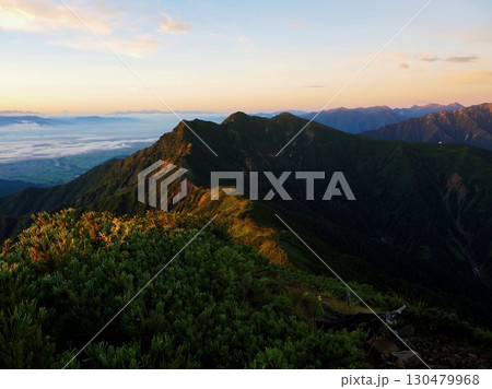 夜明け前の後立山連峰 夜明け前の後立山連峰 130479968