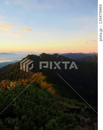 夜明け前の後立山連峰 夜明け前の後立山連峰 130479969