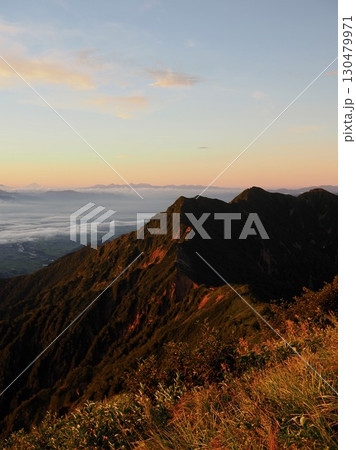 夜明け前の後立山連峰 夜明け前の後立山連峰 130479971