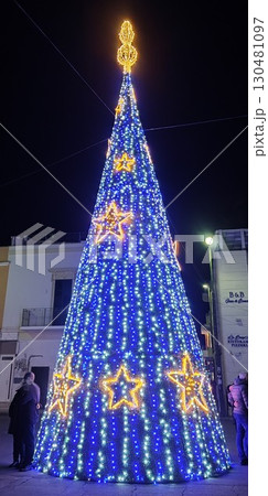 イタリア南部のレッチェのクリスマスイルミネーション イタリア南部のレッチェのクリスマスイルミネーション 130481097