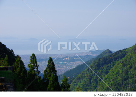 愛媛県　旧別子銅山東平地区から新居浜の市街地を望む 130482018