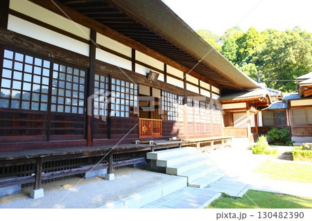鎌倉にある臨済宗建長寺派浄明寺の本殿 鎌倉にある臨済宗建長寺派浄明寺の本殿 130482390