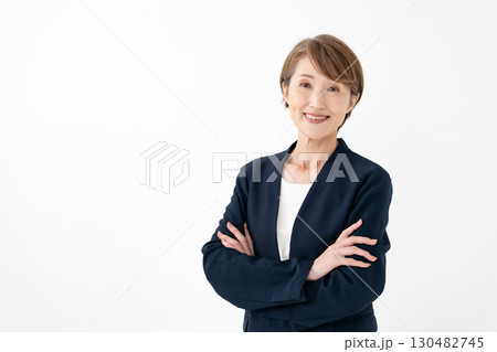 女性　ビジネス　ポートレート 130482745