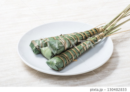 皿に載ったちまき　端午の節句　こどもの日　イメージ素材　 130482833