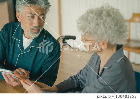 高齢者施設の入居者 高齢者施設の入居者 130483255