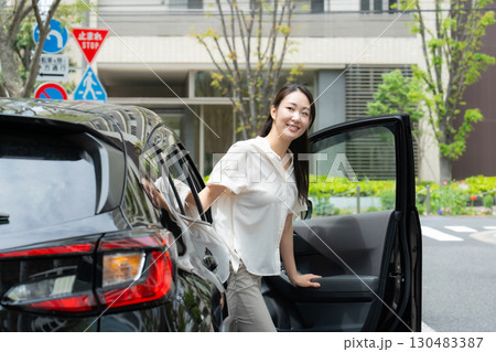 女性 車 路駐 女性 車 路駐 130483387