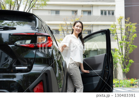 女性 車 路駐 女性 車 路駐 130483391