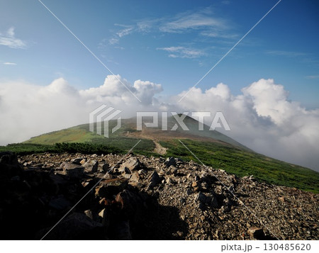 太郎平から北ノ俣岳につながる高原を行く 太郎平から北ノ俣岳につながる高原を行く 130485620