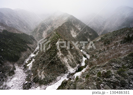 徳島県祖谷峡ひの字渓谷 130486381