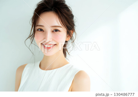 若い日本人女性の美容イメージ 130486777