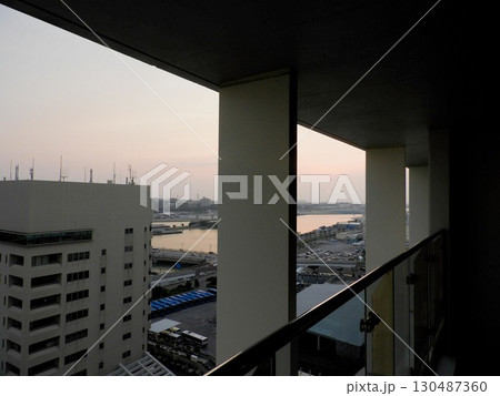 沖縄 那覇市内の風景 サンセット 沖縄 那覇市内の風景 サンセット 130487360