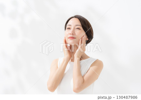女性 ビューティー スキンケア 女性 ビューティー スキンケア 130487986