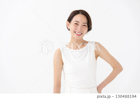 女性 笑顔 女性 笑顔 130488194