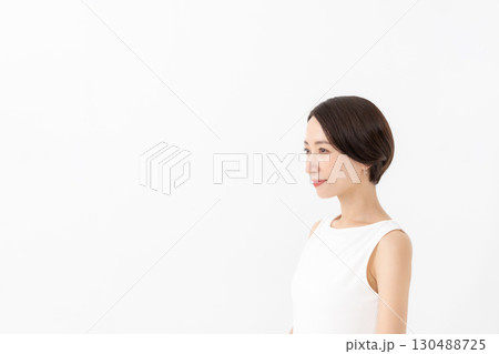 女性 笑顔 女性 笑顔 130488725