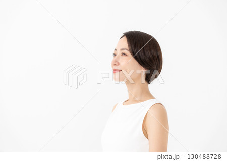 女性 笑顔 女性 笑顔 130488728