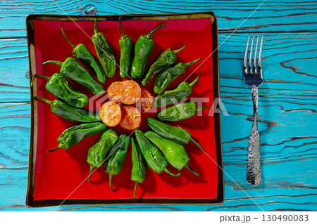 Tapas pimientos del Padron green peppers 130490083