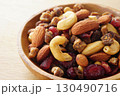 ドライフルーツとナッツ 130490716