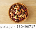 ドライフルーツとナッツ 130490717