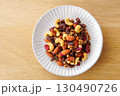 ドライフルーツとナッツ 130490726