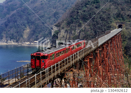 2007年　余部鉄橋を渡るキハ47系普通列車2両 130492612