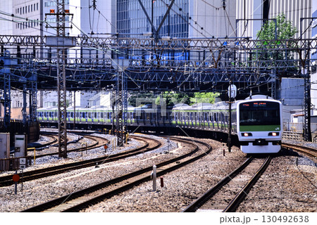 2007年　山手線を走るE231系500番台内回り電車 130492638