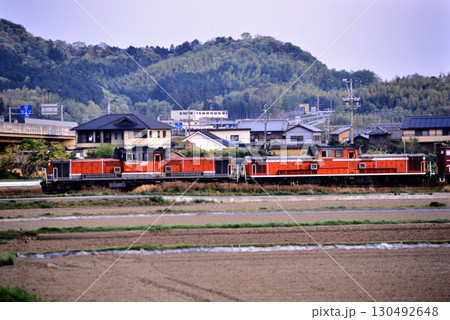 2007年　紀勢本線を走るDD51ディーゼル機関車重連 130492648