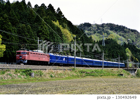 2007年 湖西線を走るEF81107ブルートレイン日本海4号 2007年 湖西線を走るEF81107ブルートレイン日本海4号 130492649